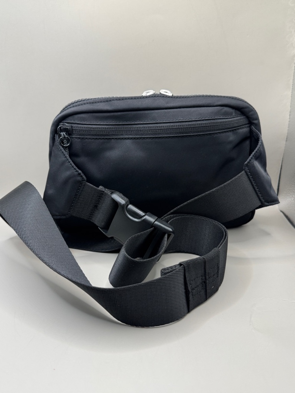 Lululemon Everywhere Belt Bag (2L) - Picture 6 of 8